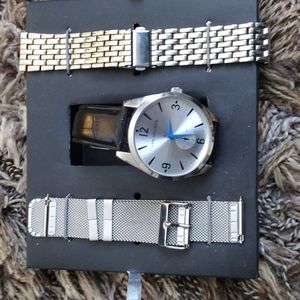 Men's watch with interchangeable bands